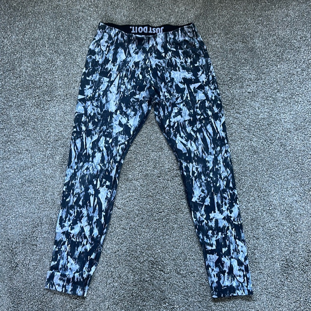 Black and white Nike Leggings. Worn, great condition.